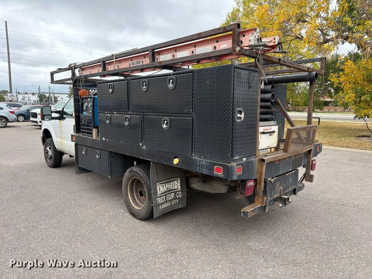 image for item FM7722 2016 Ford F350 Super Duty XL utility bed pickup truck