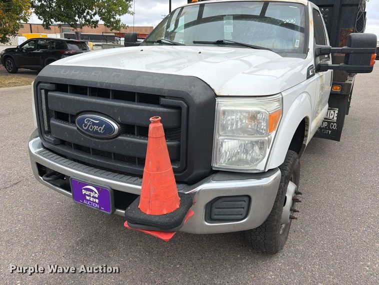image for item FM7722 2016 Ford F350 Super Duty XL utility bed pickup truck