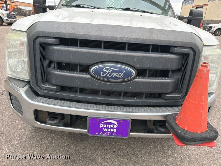 image for item FM7722 2016 Ford F350 Super Duty XL utility bed pickup truck