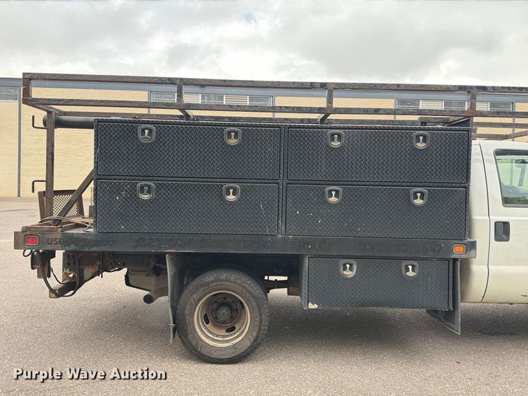 image for item FM7722 2016 Ford F350 Super Duty XL utility bed pickup truck