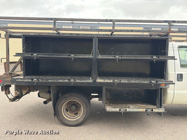 image for item FM7722 2016 Ford F350 Super Duty XL utility bed pickup truck
