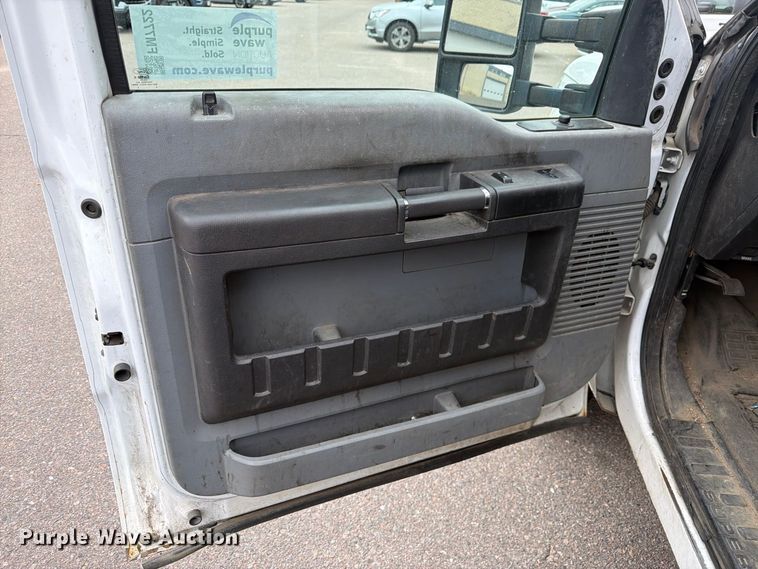 image for item FM7722 2016 Ford F350 Super Duty XL utility bed pickup truck
