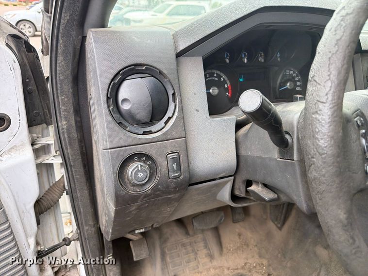 image for item FM7722 2016 Ford F350 Super Duty XL utility bed pickup truck