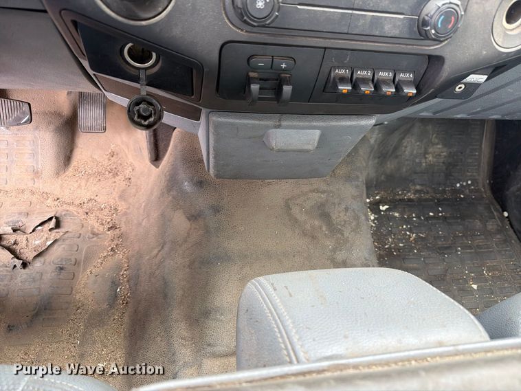 image for item FM7722 2016 Ford F350 Super Duty XL utility bed pickup truck