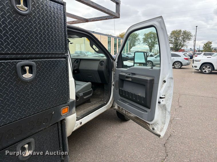 image for item FM7722 2016 Ford F350 Super Duty XL utility bed pickup truck