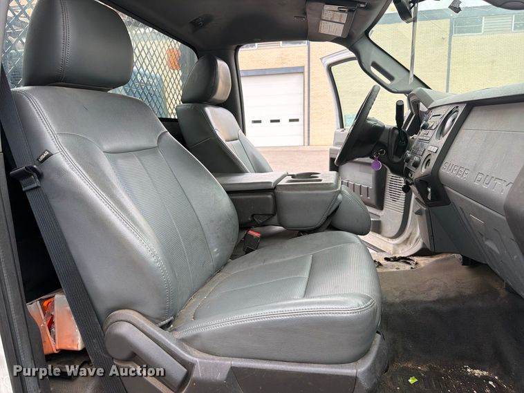 image for item FM7722 2016 Ford F350 Super Duty XL utility bed pickup truck