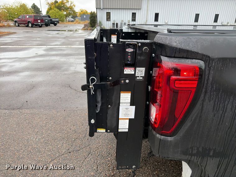 image for item FM7723 2023 GMC Sierra 1500 Crew Cab pickup truck