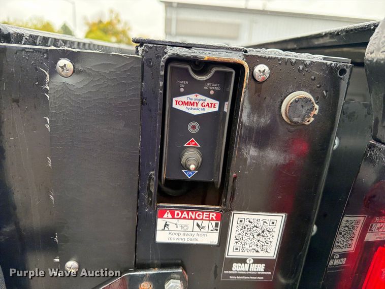 image for item FM7723 2023 GMC Sierra 1500 Crew Cab pickup truck