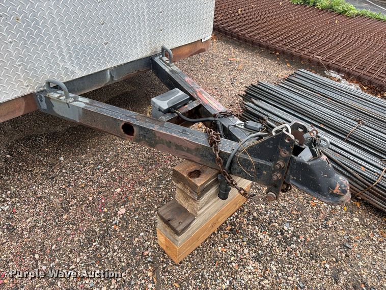 image for item FM7724 1998 Cascade Custom Manufacturing Inc. enclosed cargo trailer