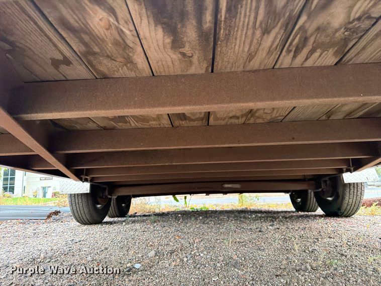 image for item FM7724 1998 Cascade Custom Manufacturing Inc. enclosed cargo trailer