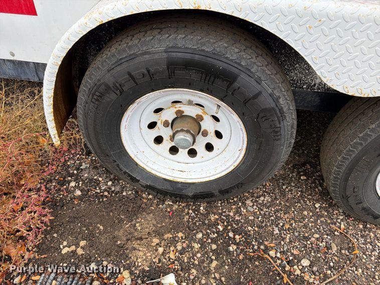 image for item FM7724 1998 Cascade Custom Manufacturing Inc. enclosed cargo trailer
