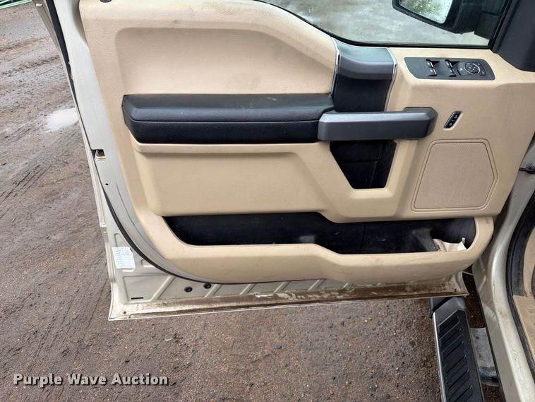 image for item FM7725 2017 Ford F150 Crew Cab pickup truck