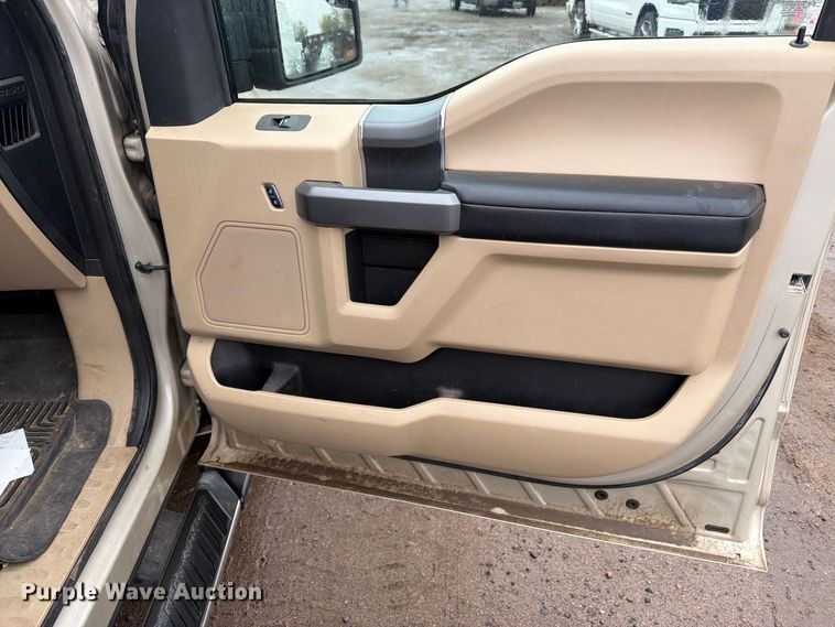 image for item FM7725 2017 Ford F150 Crew Cab pickup truck
