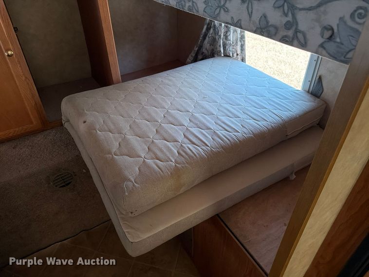 image for item FM8019 2006 Jayco Jay Feather camper