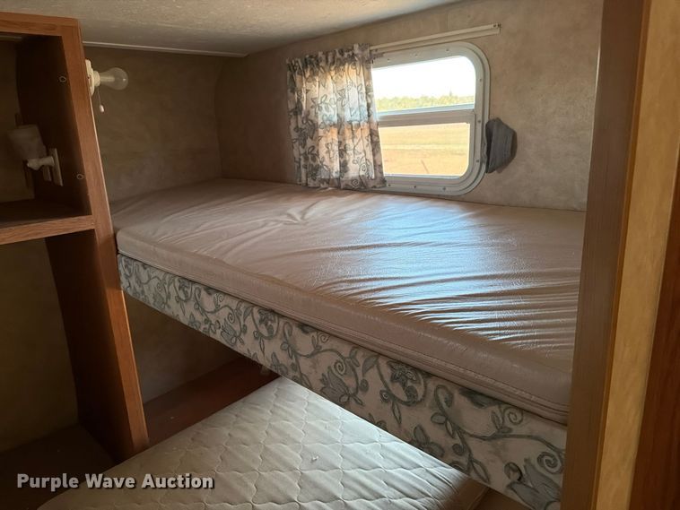 image for item FM8019 2006 Jayco Jay Feather camper