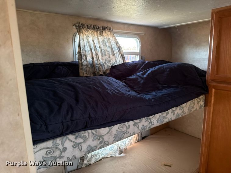 image for item FM8019 2006 Jayco Jay Feather camper