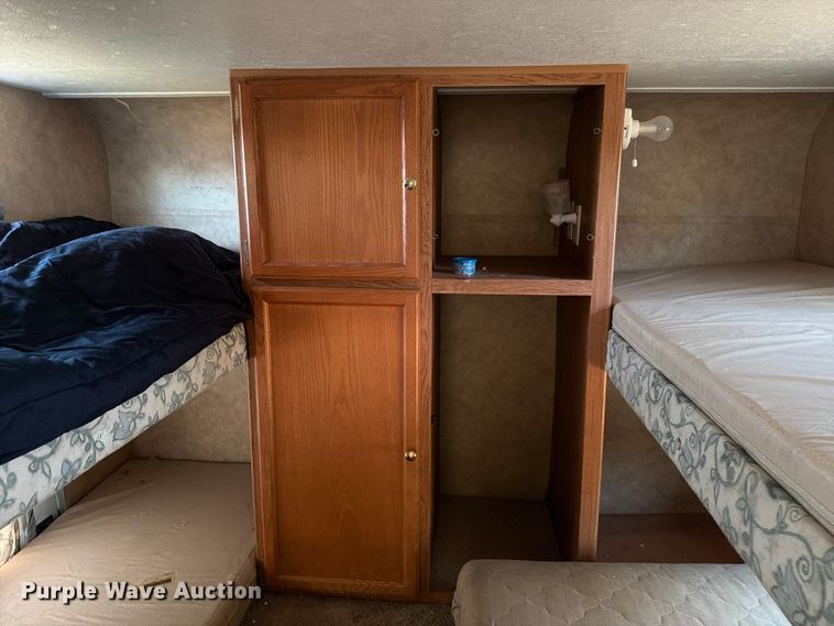 image for item FM8019 2006 Jayco Jay Feather camper