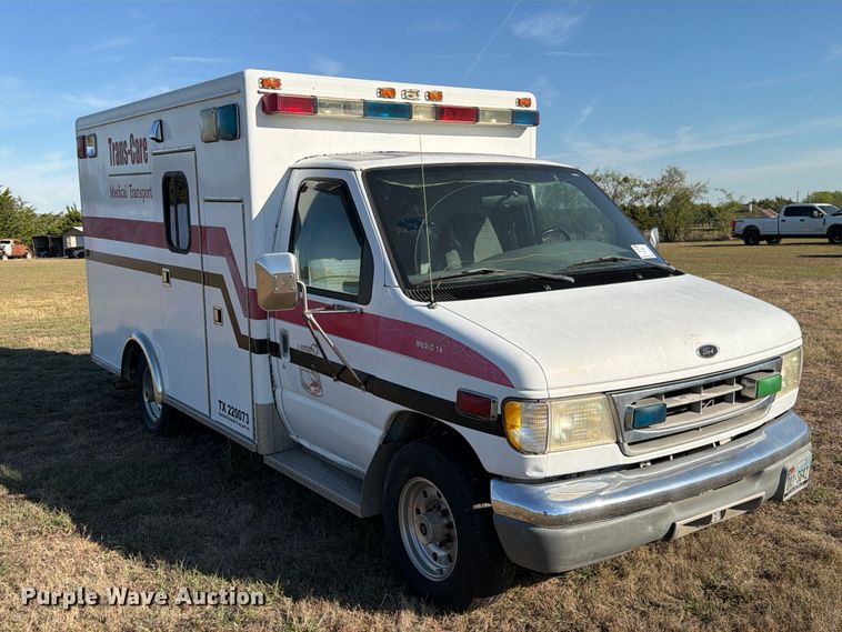 image for item FM8021 2000 Ford E350 ambulance