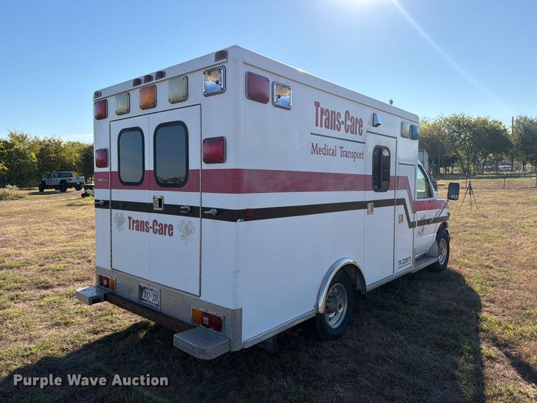 image for item FM8021 2000 Ford E350 ambulance