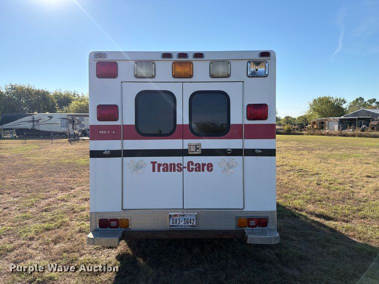 image for item FM8021 2000 Ford E350 ambulance