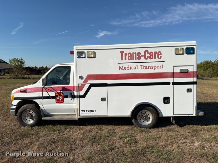 image for item FM8021 2000 Ford E350 ambulance