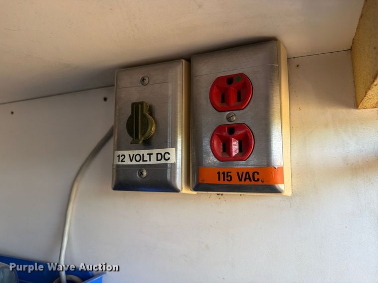 image for item FM8021 2000 Ford E350 ambulance