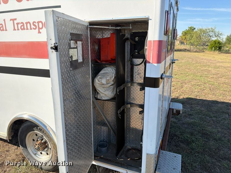 image for item FM8021 2000 Ford E350 ambulance