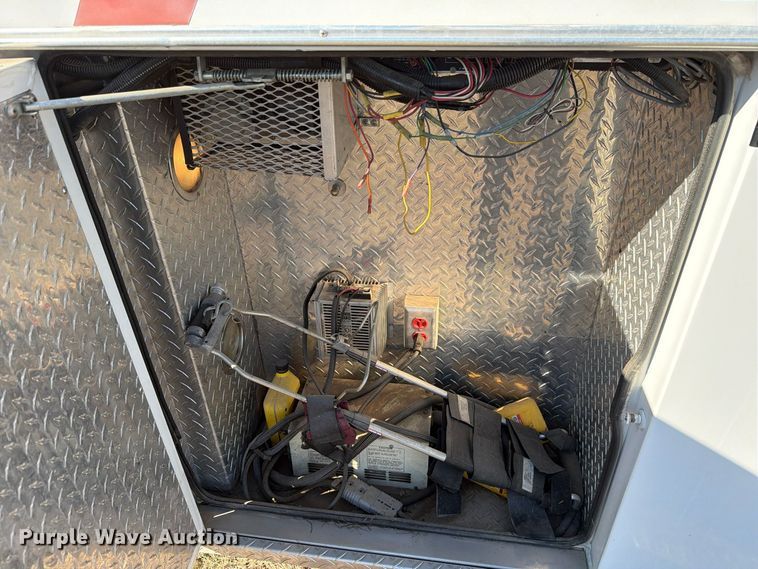 image for item FM8021 2000 Ford E350 ambulance