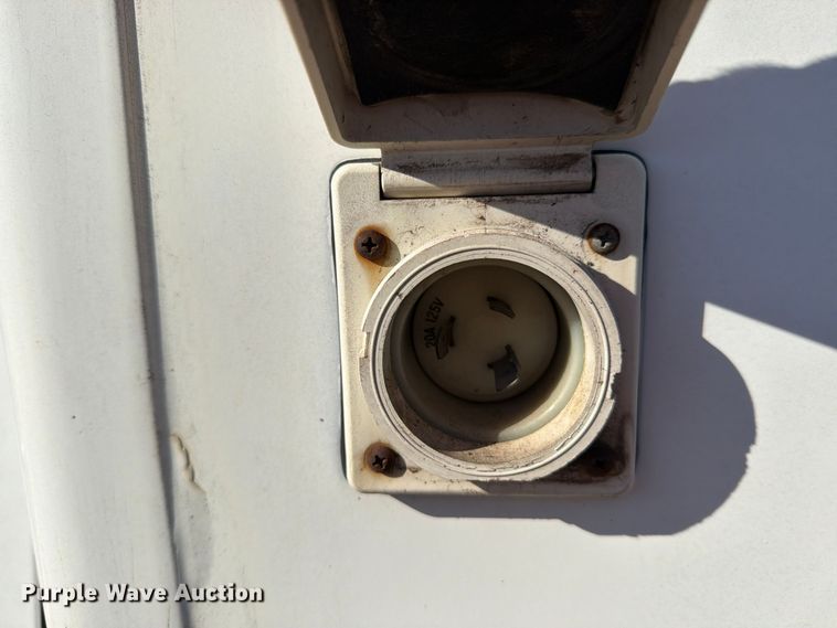 image for item FM8021 2000 Ford E350 ambulance