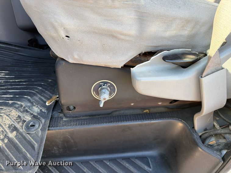 image for item FM8021 2000 Ford E350 ambulance