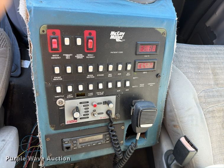 image for item FM8021 2000 Ford E350 ambulance