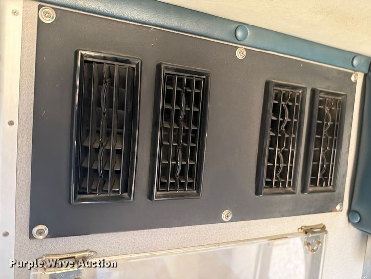 image for item FM8021 2000 Ford E350 ambulance