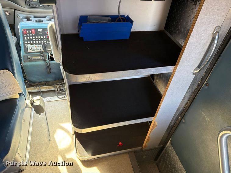 image for item FM8021 2000 Ford E350 ambulance