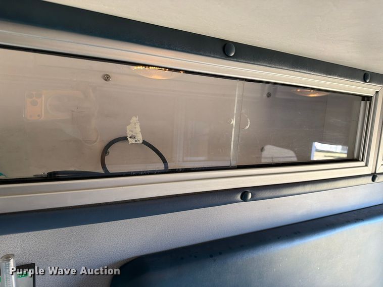 image for item FM8021 2000 Ford E350 ambulance