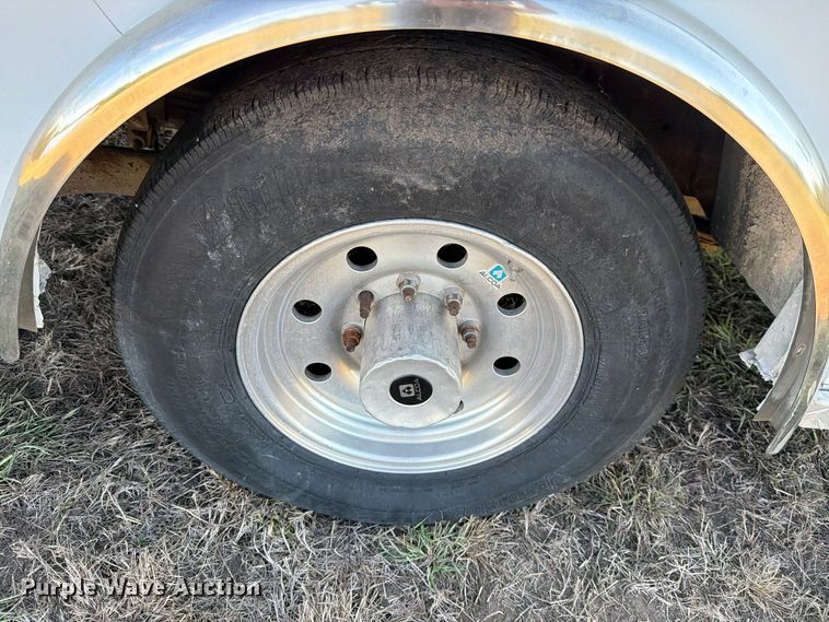 image for item FM8021 2000 Ford E350 ambulance