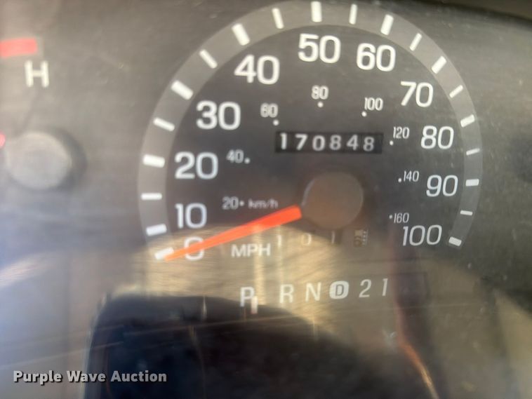 image for item FM8021 2000 Ford E350 ambulance