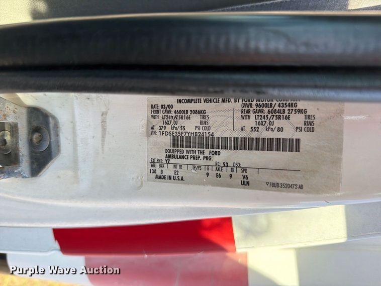 image for item FM8021 2000 Ford E350 ambulance
