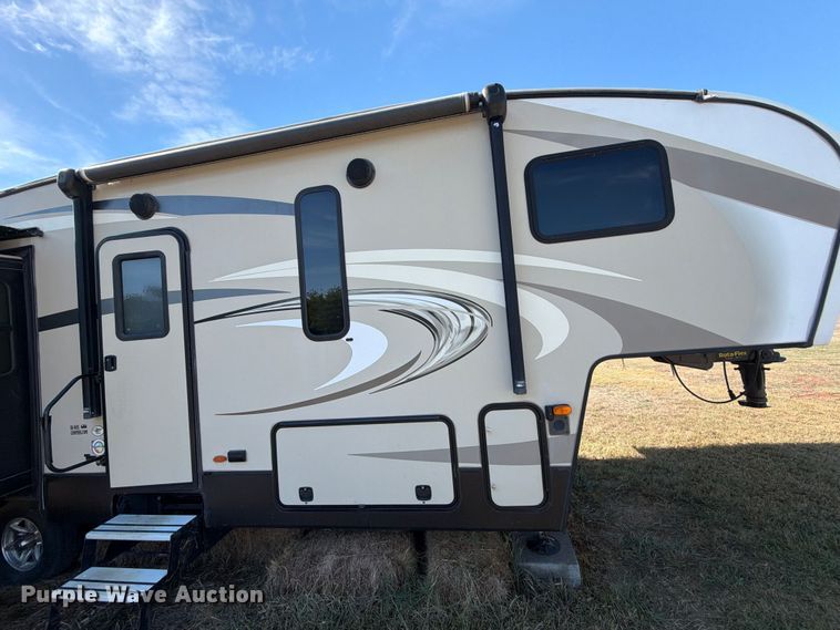 image for item FM8025 2018 Keystone Cougar camper