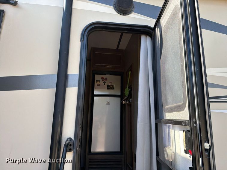 image for item FM8025 2018 Keystone Cougar camper