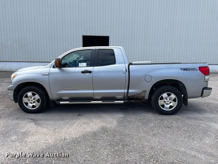 image for item FN2068 2008 Toyota Tundra pickup truck