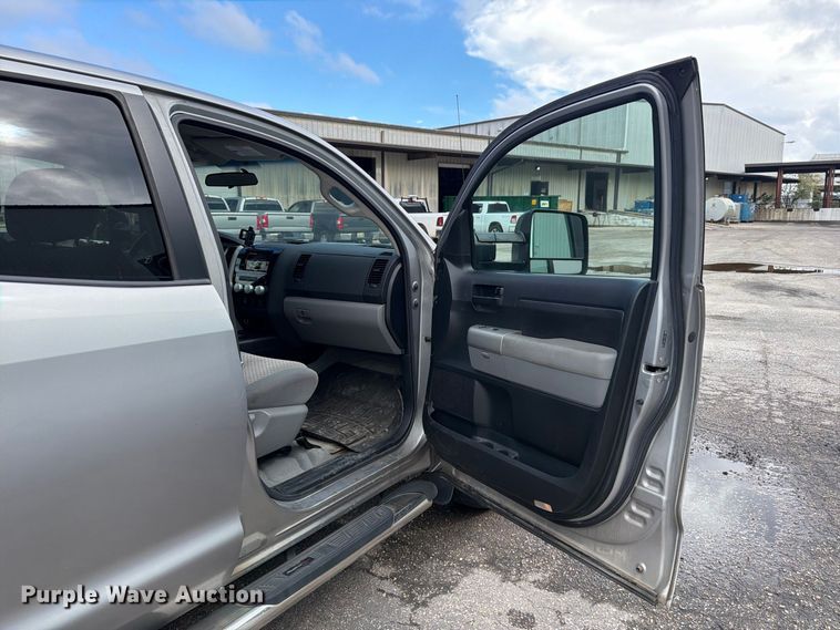 image for item FN2068 2008 Toyota Tundra pickup truck