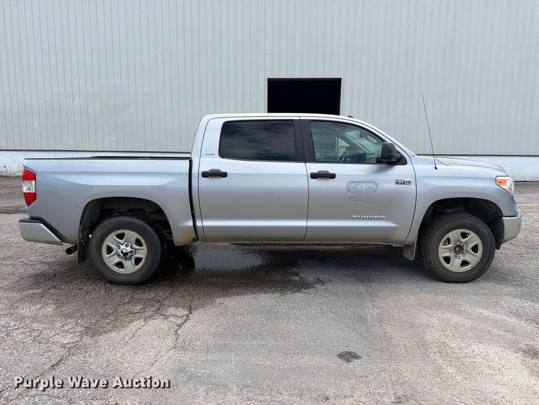 image for item FN2069 2016 Toyota Tundra pickup truck