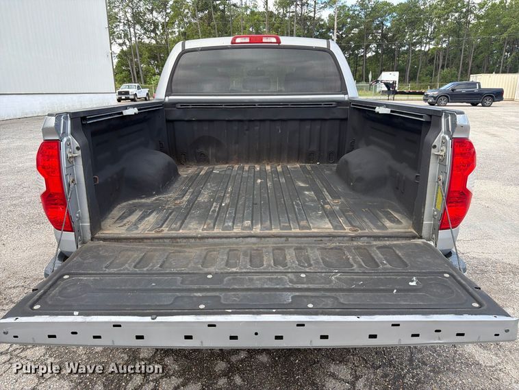 image for item FN2069 2016 Toyota Tundra pickup truck