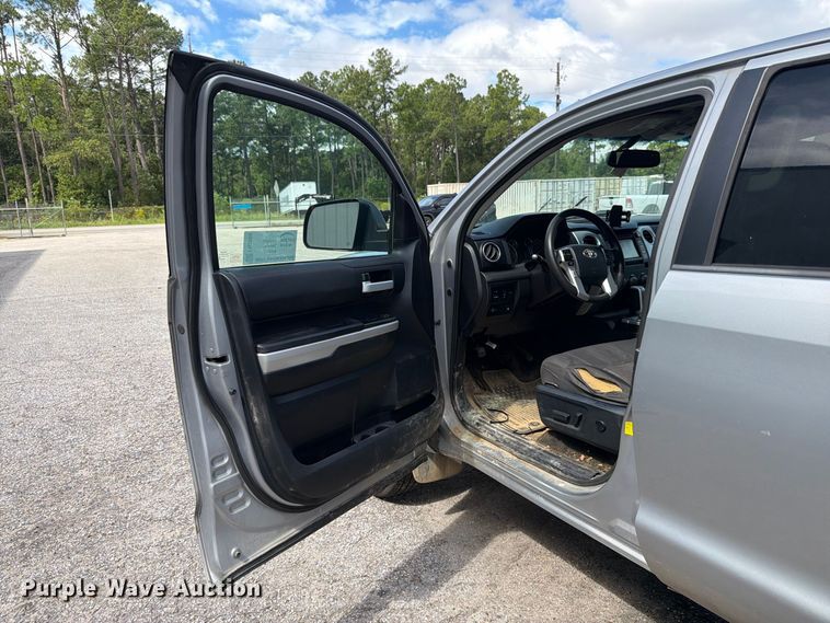 image for item FN2069 2016 Toyota Tundra pickup truck
