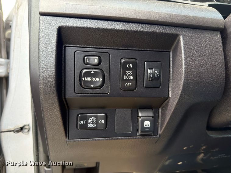 image for item FN2069 2016 Toyota Tundra pickup truck