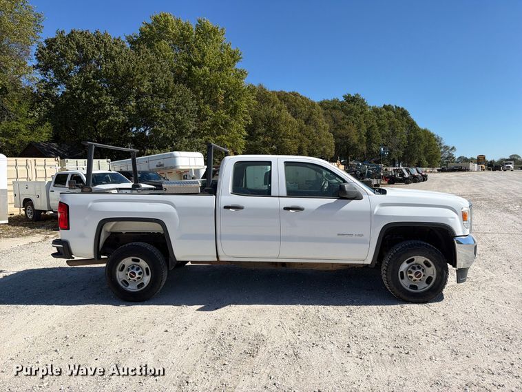 image for item FN2645 2015 GMC Sierra 2500HD Crew Cab pickup truck