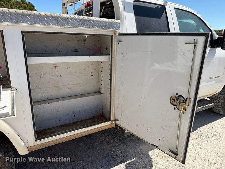 image for item FN2647 2015 Chevrolet Silverado 2500HD Crew Cab utility bed pickup truck