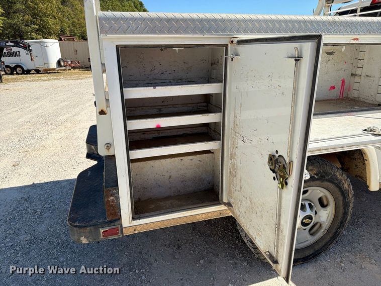 image for item FN2647 2015 Chevrolet Silverado 2500HD Crew Cab utility bed pickup truck