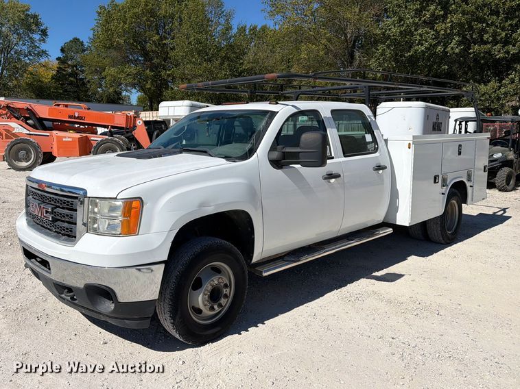2013 GMC Sierra 3500HD Crew Cab utility bed pickup truck