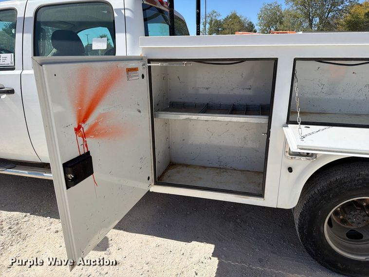 image for item FN2650 2013 GMC Sierra 3500HD Crew Cab utility bed pickup truck